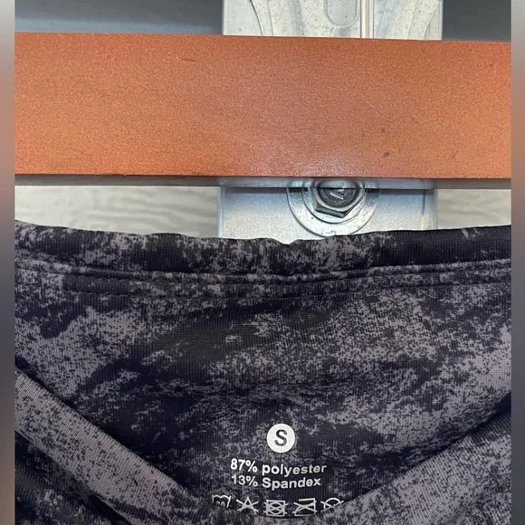 The Gym People Women Marble Flat Front High Waist Gray Yoga Shorts Size S - Picture 3 of 8